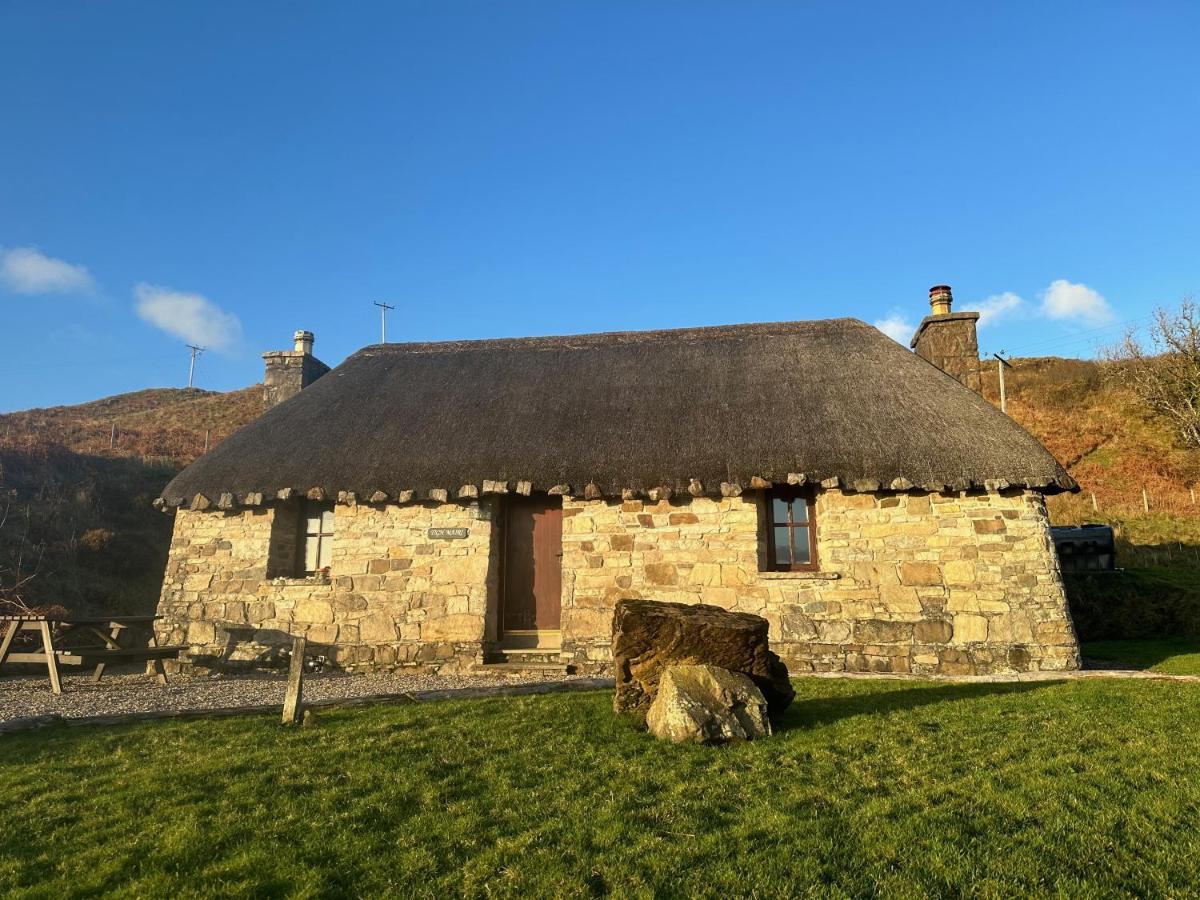 Tigh Mairi At Mary'S Thatched Cottages Elgol Exterior photo